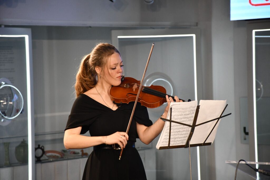 PHOTO-2025-12-17-19-16-32