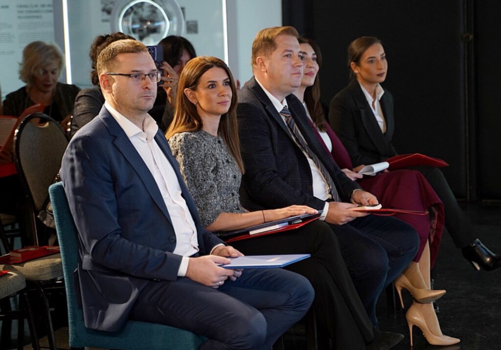 original-532EDAEE-1686-4B09-B6FB-B8C4DA7EA57F